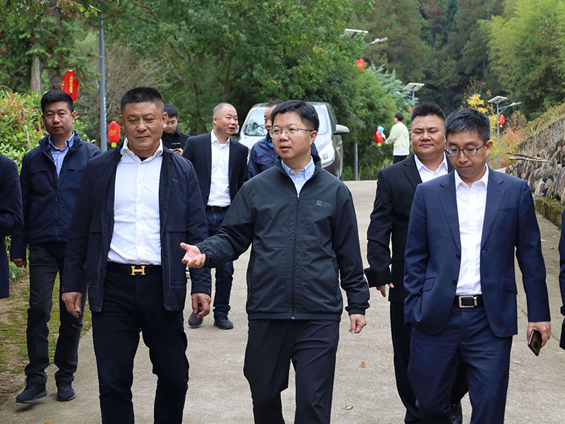 青田縣縣長潘偉、副縣長楊軍偉一行在基地指導(dǎo)工作